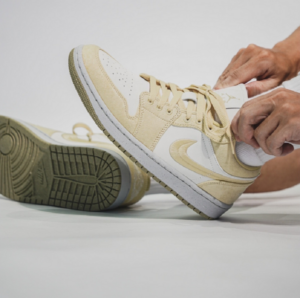 Giay Nike Air Jordan 1 Low SE 'Team Gold' FN3722-701