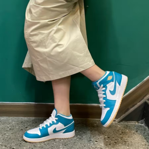 Giay Nike Air Jordan 1 Mid GS 'Aquatone' DQ8423-400