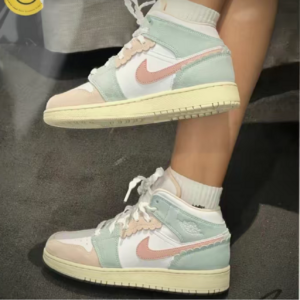 Giay Nike Air Jordan 1 Mid SE GS 'Scalloped Edge' DZ5361-100