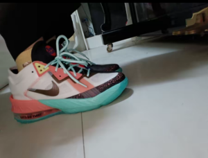 Giay Nike LeBron 18 Low GS x Space Jam 'Lola Bunny' DJ3760-115