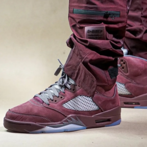 Giay Nike Air Jordan 5 Retro SE 'Burgundy' DZ4131-600