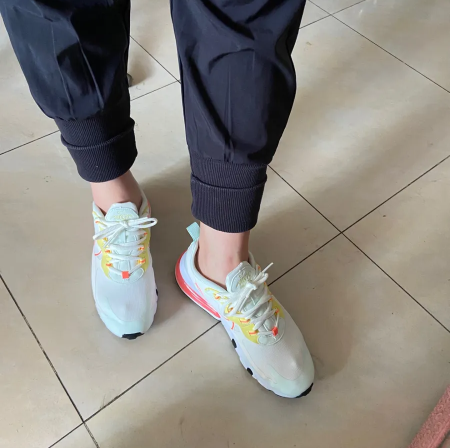 Giay Nike Air Max 270 React 'Pale Ivory' CV8818-102