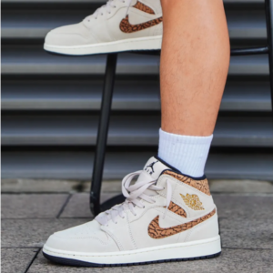 Giay Nike Air Jordan 1 Mid SE 'Brown Elephant' DZ4129-102