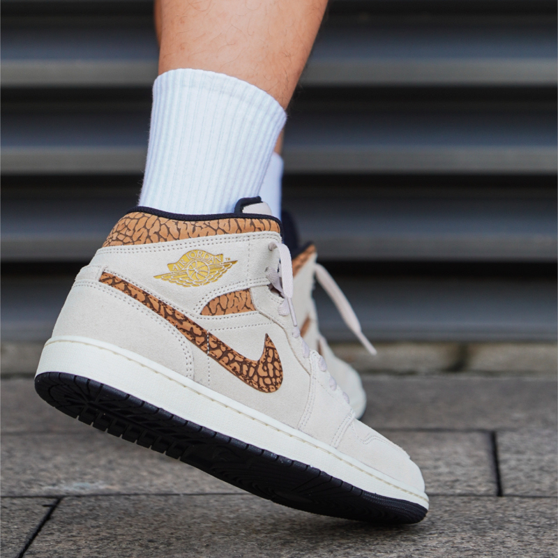 Giay Nike Air Jordan 1 Mid SE 'Brown Elephant' DZ4129-102