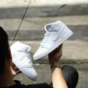 Giay Nike Jordan 1 Mid 'Triple White' 554725-136
