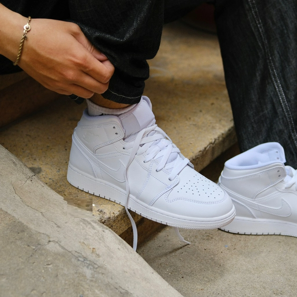 Giay Nike Jordan 1 Mid 'Triple White' 554725-136