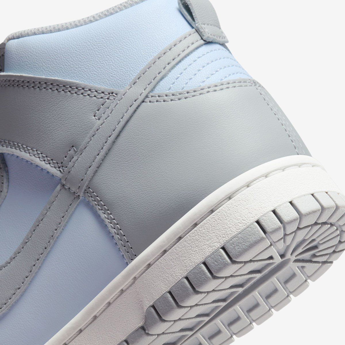 Giay Nike Dunk High 'Blue Tint' DD1869-401