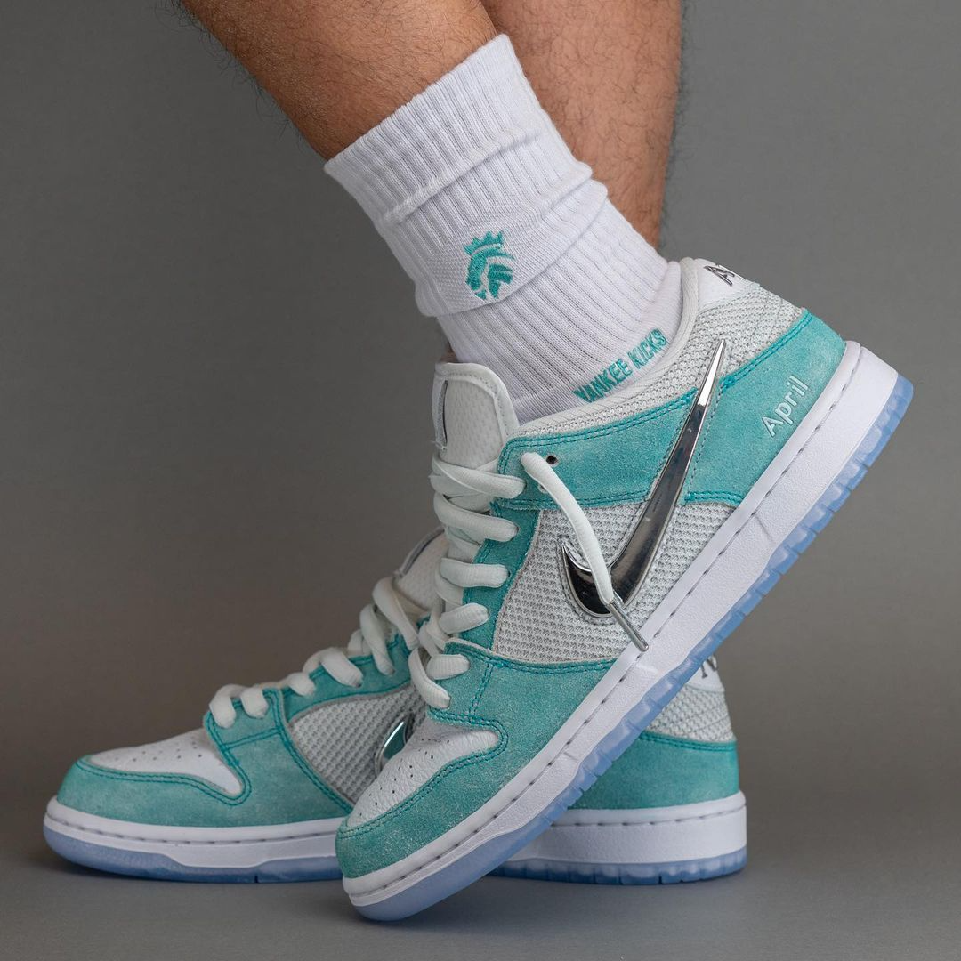 Giay Nike SB Dunk Low 'April Skateboards' FD2562-400