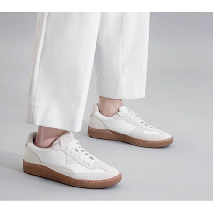 Giay Clarks Le Yi Dong 'White' 261703017