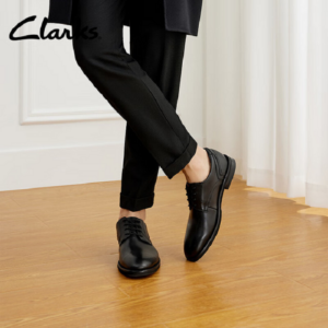 Giay Clarks Un Hugh 'Black' 261683228