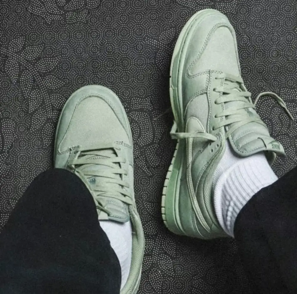 Alternative view of Giày Nike Dunk Low PRM 'Oil Green' FB8895-300