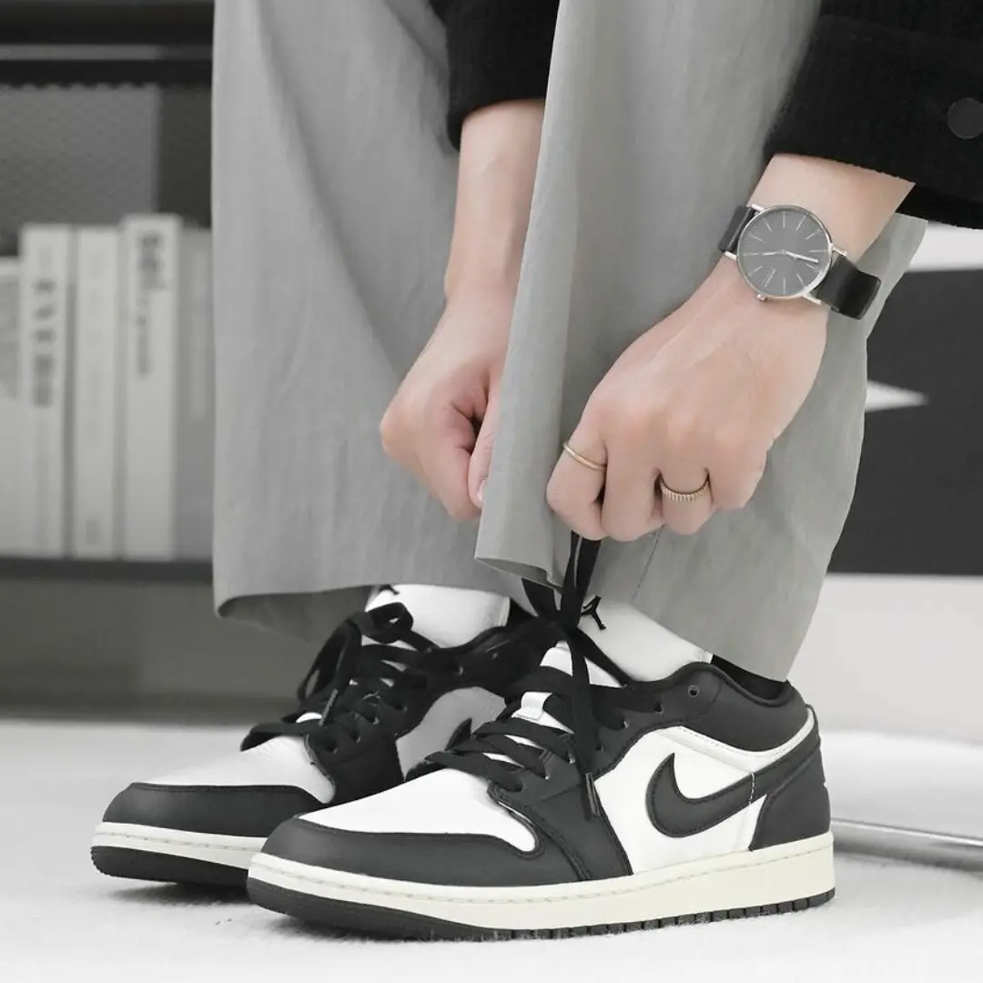 Giay Nike Air Jordan 1 Low SE 'Vintage Panda' FB9893-101
