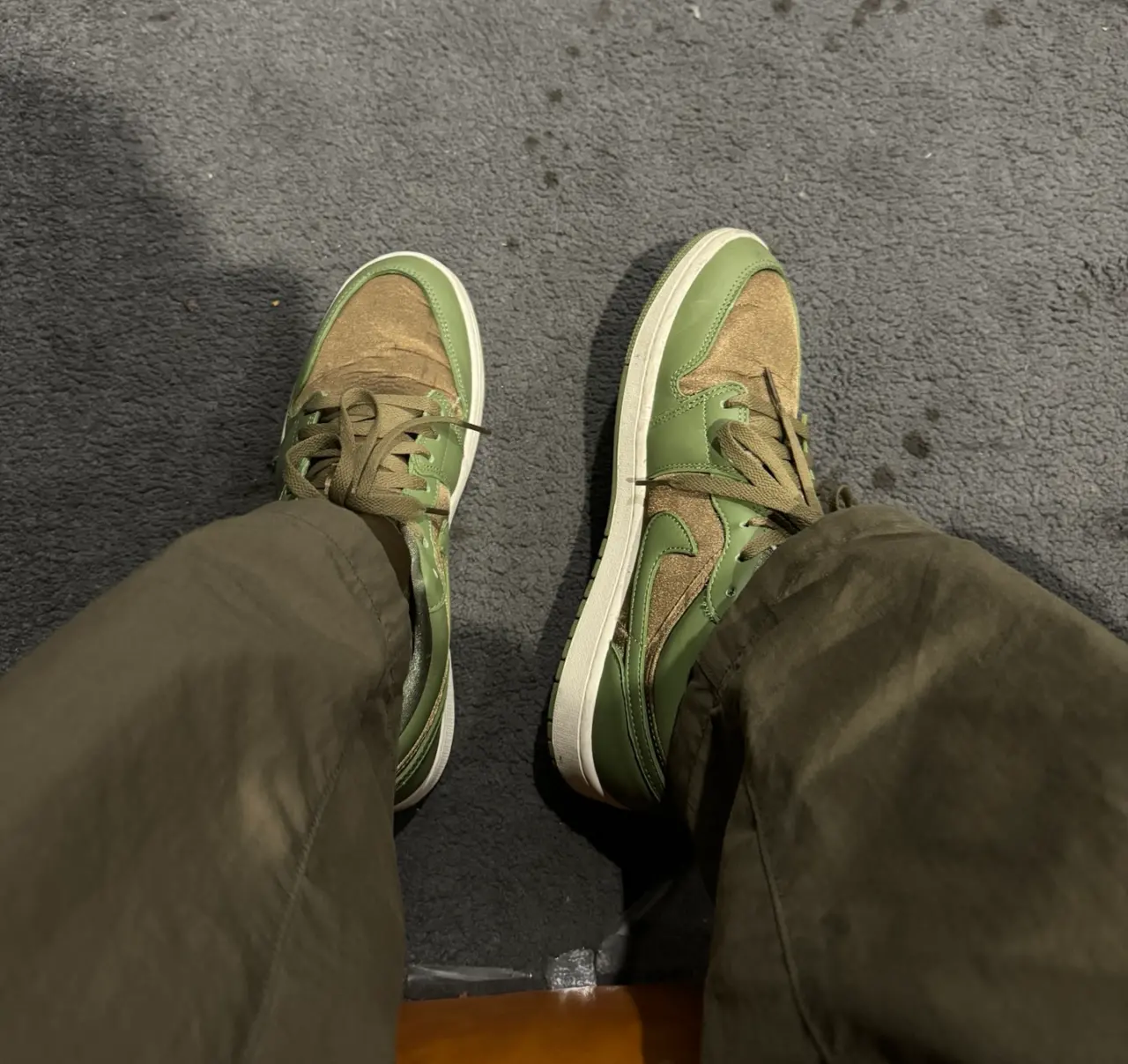 Giay Nike Air Jordan 1 Low SE 'Light Olive' FB9893-300