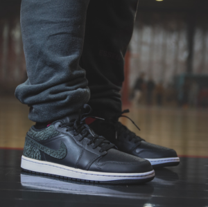 Giay Nike Air Jordan 1 Low SE 'Black Elephant' FB9907-001