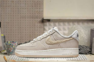 Giay Nike Air Force 1 Low '07 'Sanddrift Gum Fleece' DQ7583-001