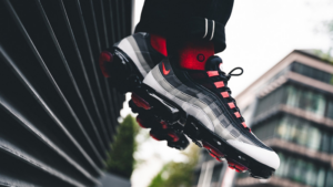 Giay Nike Air VaporMax 95 'Comet' AJ7292-101