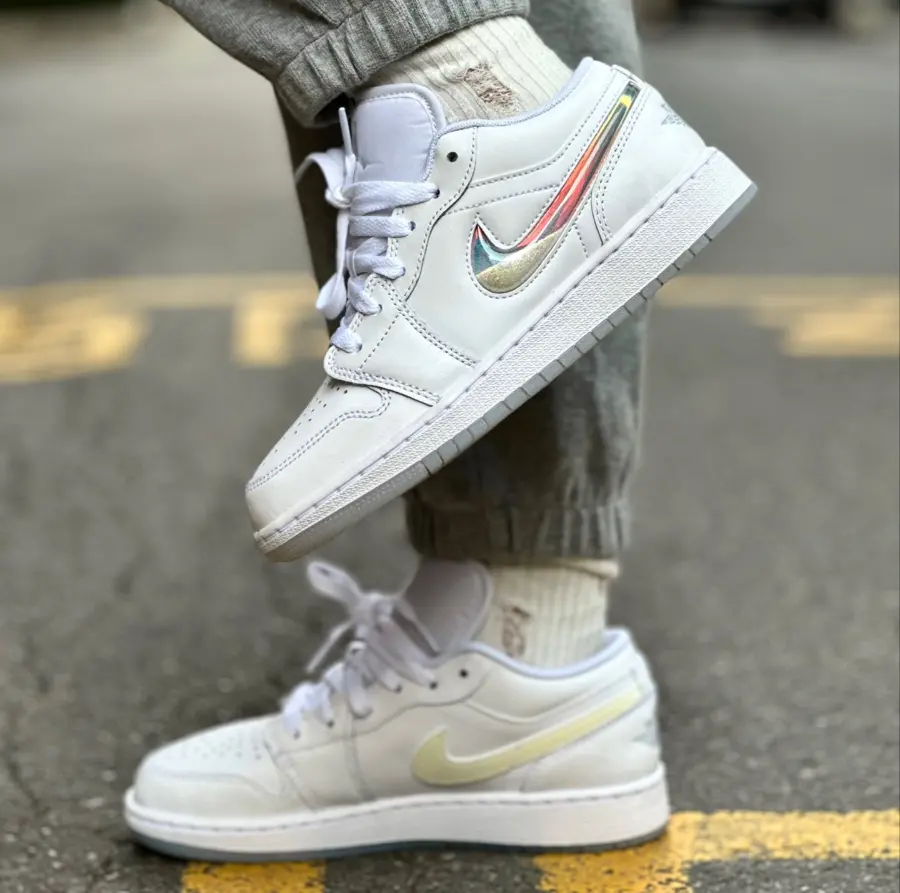 Giay Nike Air Jordan 1 Low 'Glitter Swoosh' FQ9112-100