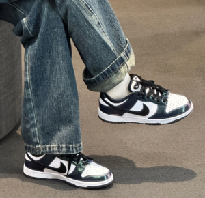 Giay Nike Dunk Low SE ‘Just Do It Iridescent’ FQ8143-001