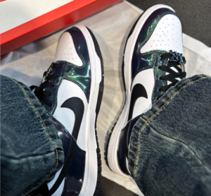 Giay Nike Dunk Low SE ‘Just Do It Iridescent’ FQ8143-001