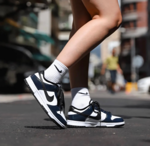 Giay Nike Dunk Low SE ‘Just Do It Iridescent’ FQ8143-001