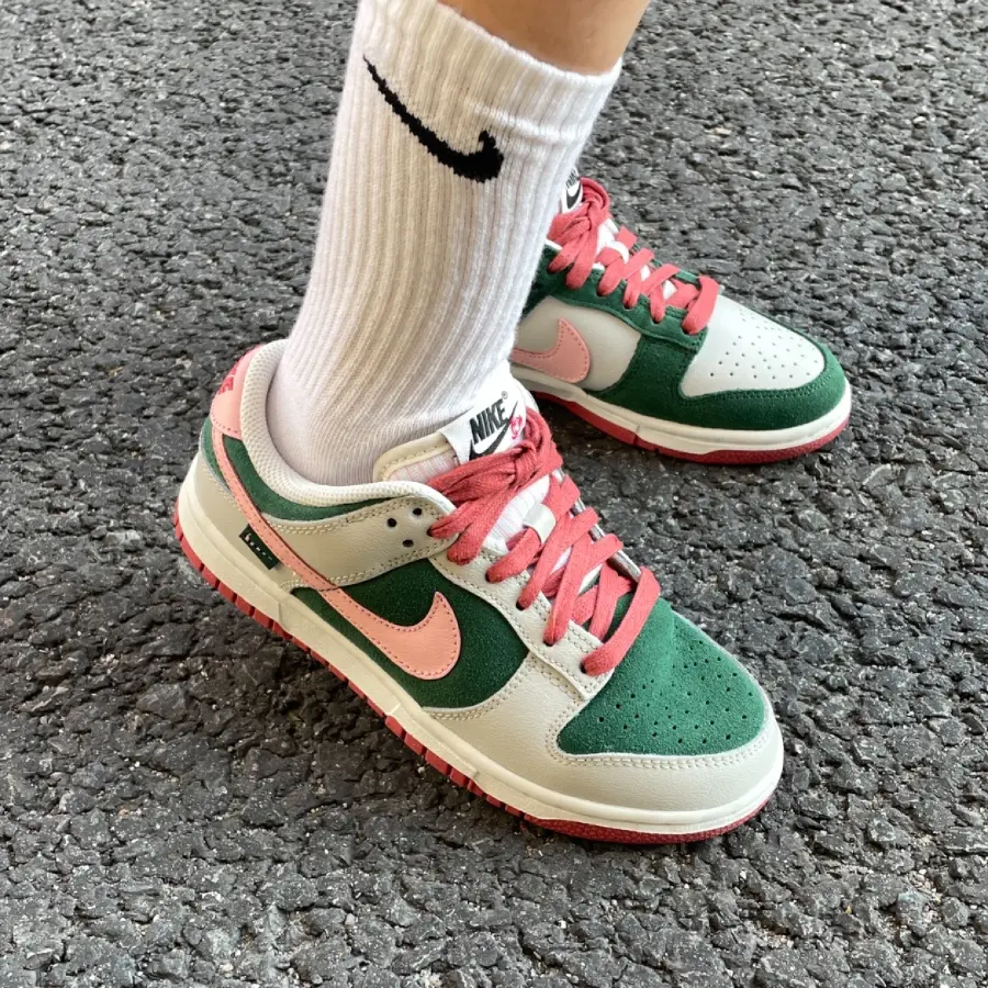 Giay Nike Dunk Low SE 'All Petals United' FN8923-061
