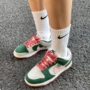 Giay Nike Dunk Low SE 'All Petals United' FN8923-061