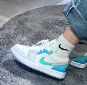 Giay Nike Air Jordan 1 Low SE 'Emerald Rise' FN8899-131