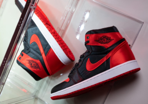 Giay Nike Air Jordan 1 Retro High OG 'Satin Bred' FD4810-061