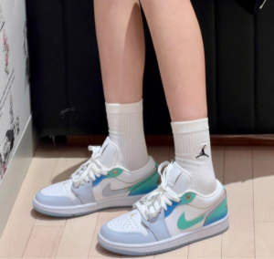 Giay Nike Air Jordan 1 Low SE 'Emerald Rise' FN8899-131