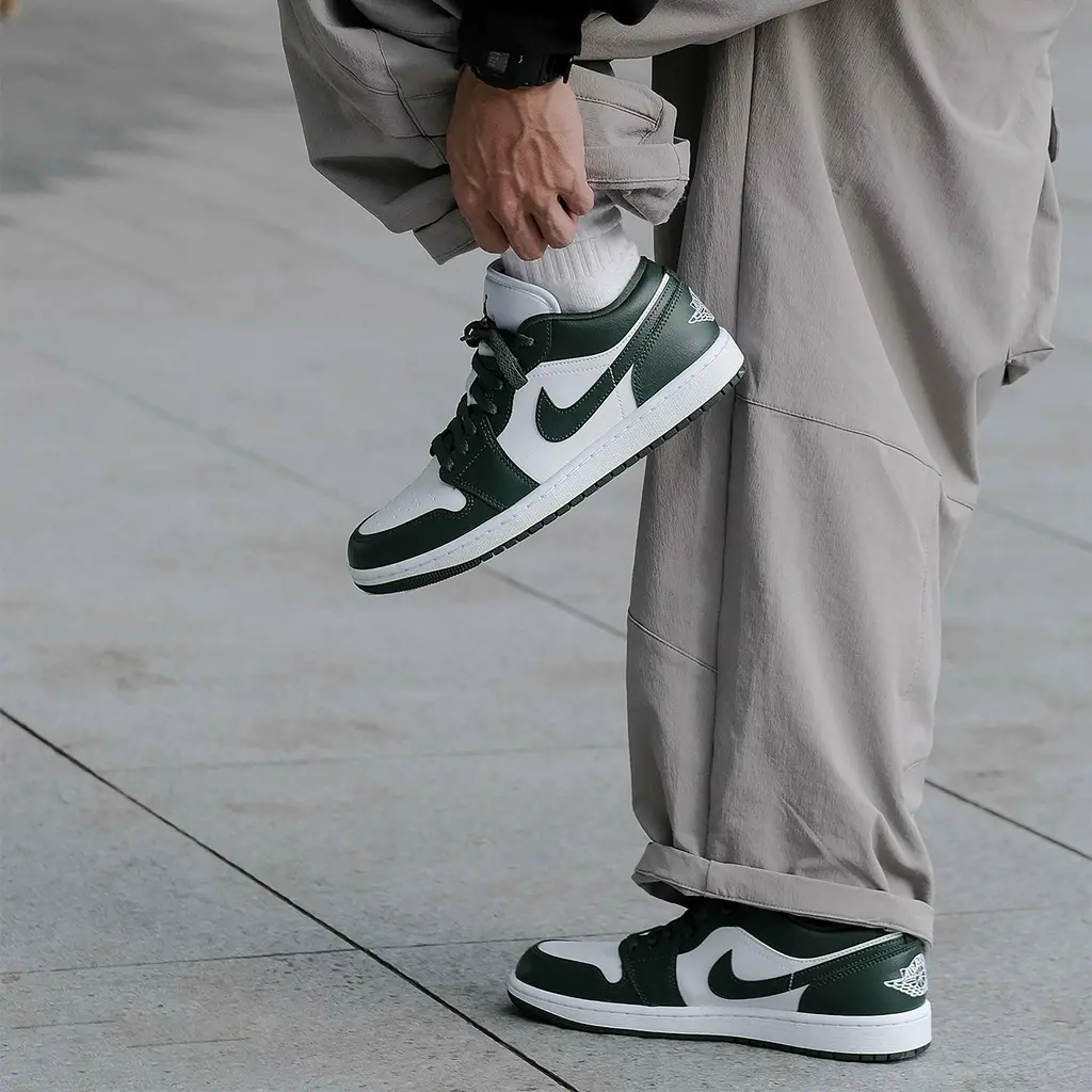 Giay Nike Air Jordan 1 Low 'Galactic Jade' DC0774-113