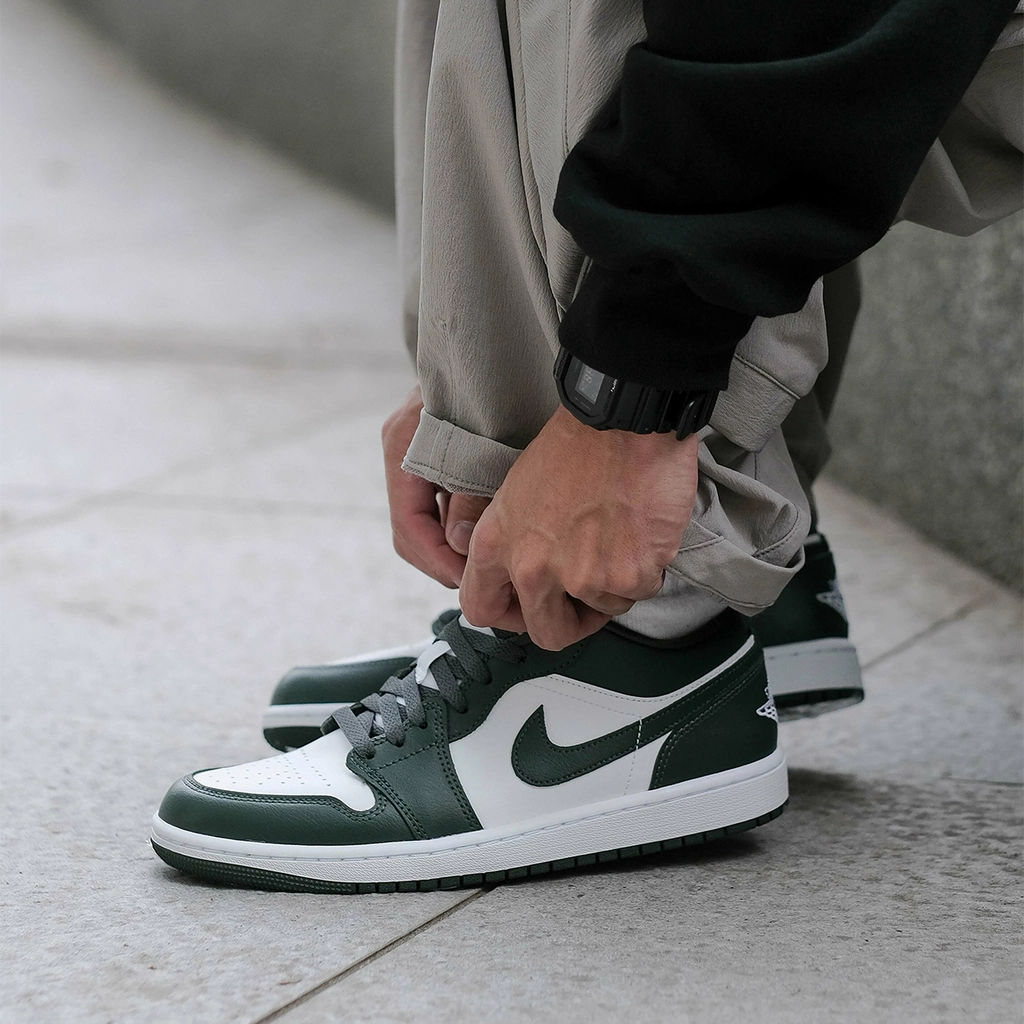Giay Nike Air Jordan 1 Low 'Galactic Jade' DC0774-113