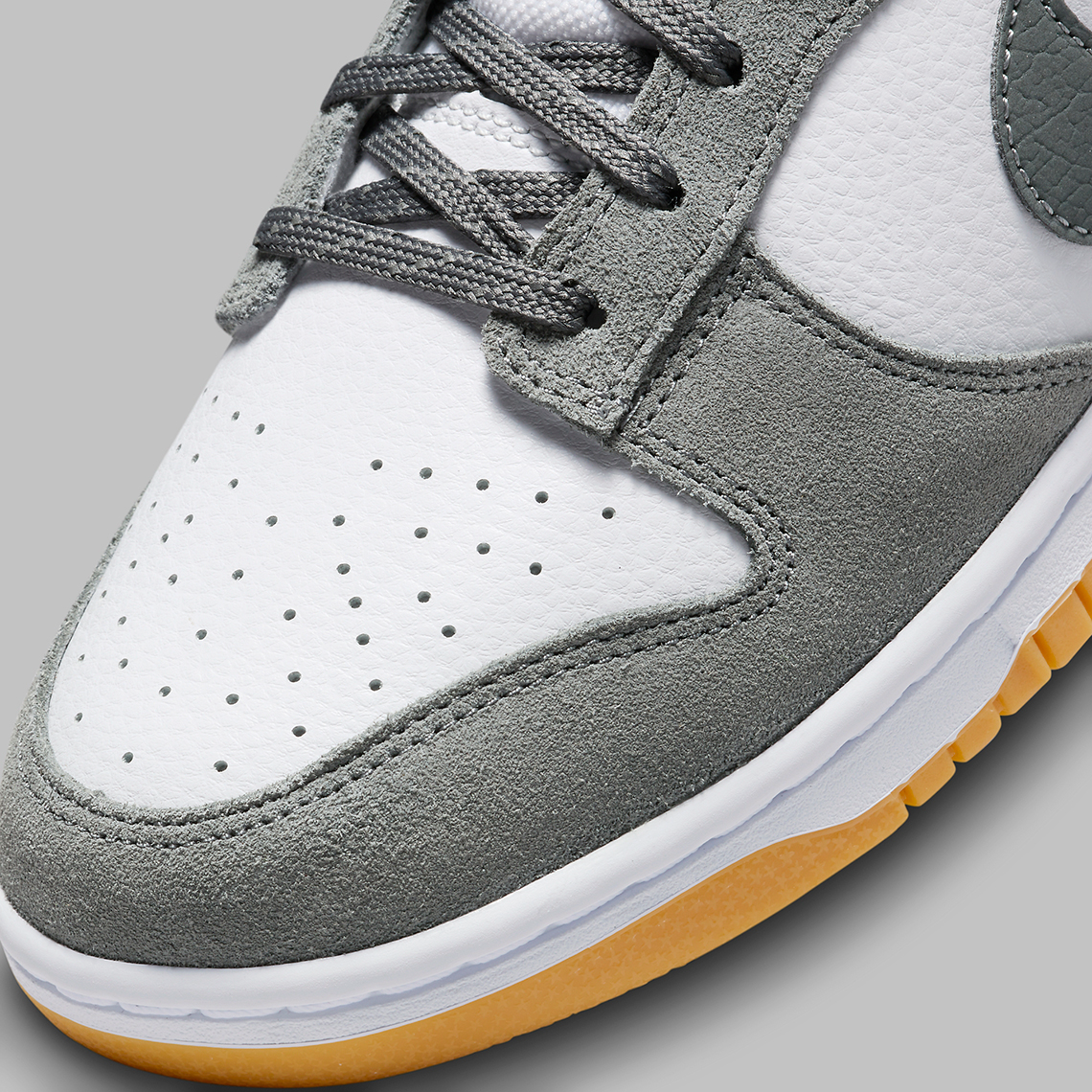 Giay Nike Dunk Low 'Reflective Grey' FV0374-100