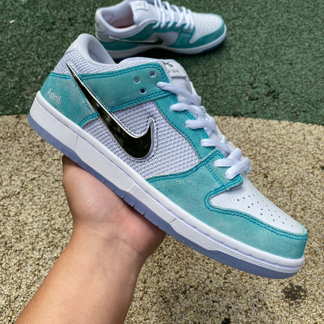 Giay Nike SB Dunk Low 'April Skateboards' FD2562-400