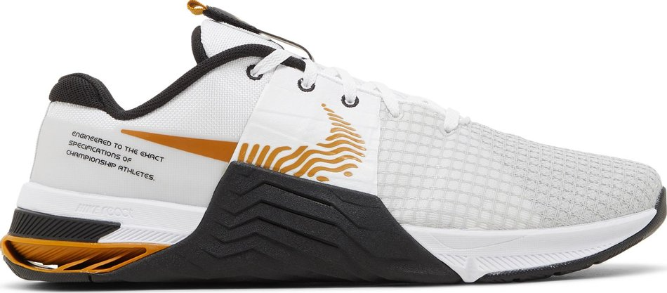 Giay Nike Metcon 8 'White Gold Suede' DO9328-100