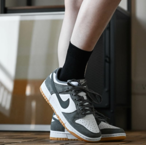 Giay Nike Dunk Low 'Smoke Grey Gum' FV0389-100