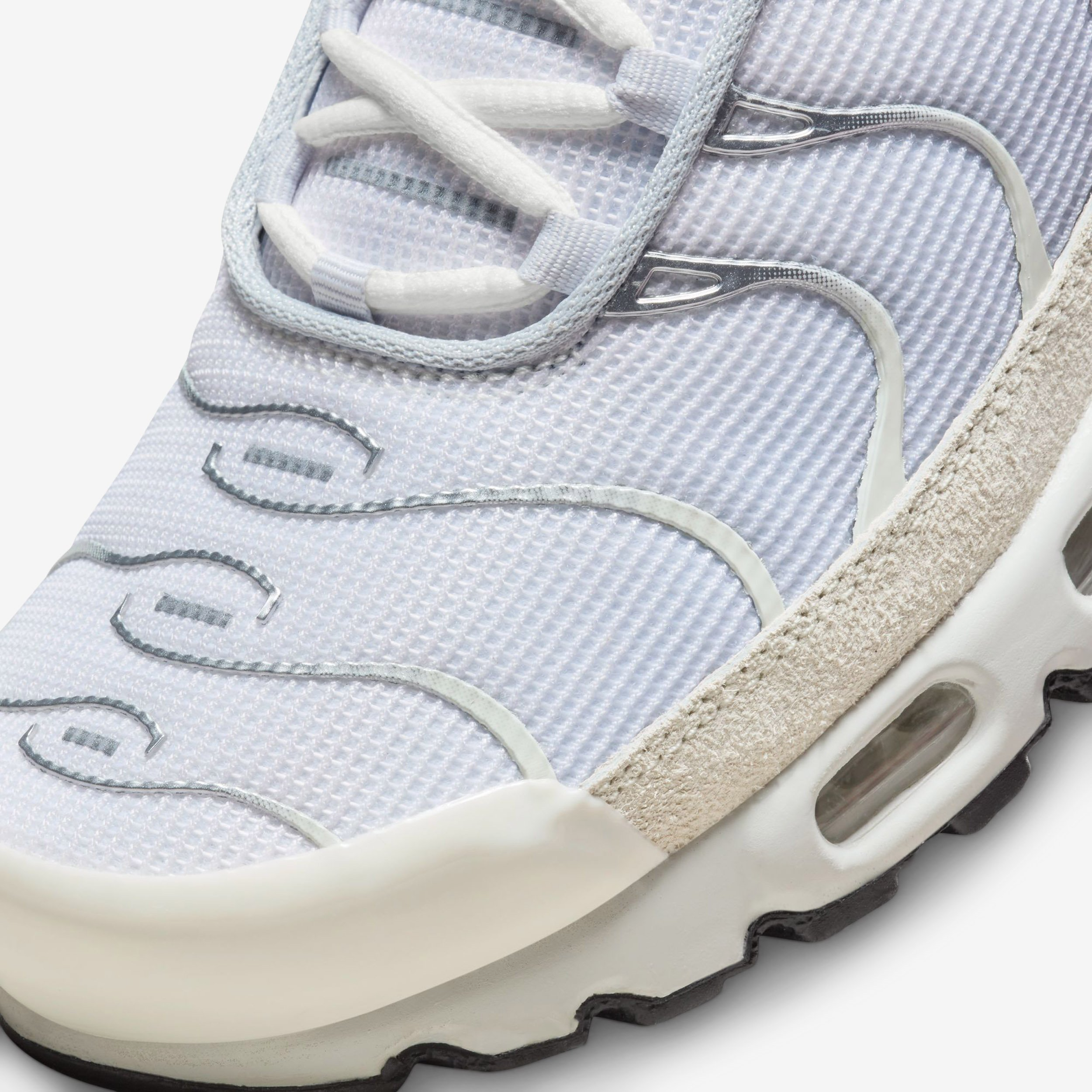 Giay Nike Air Max Plus 'Sail Pure Platinum Silver' FN7813-001