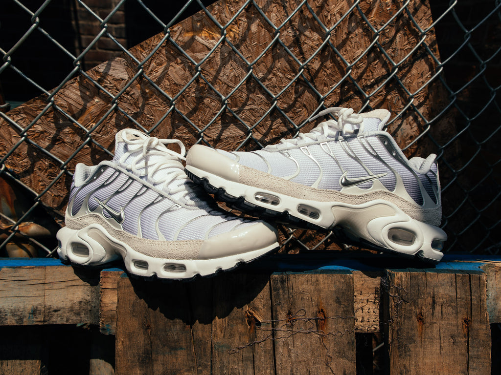 Giay Nike Air Max Plus 'Sail Pure Platinum Silver' FN7813-001