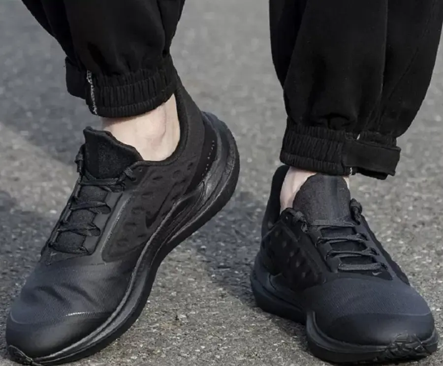 Giay Nike Air Winflo 9 Shield 'Triple Black' DM1106-007
