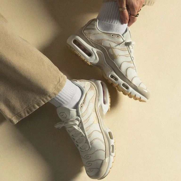 Giay Nike Air Max Plus Premium 'Sanddrift' DZ2832-101