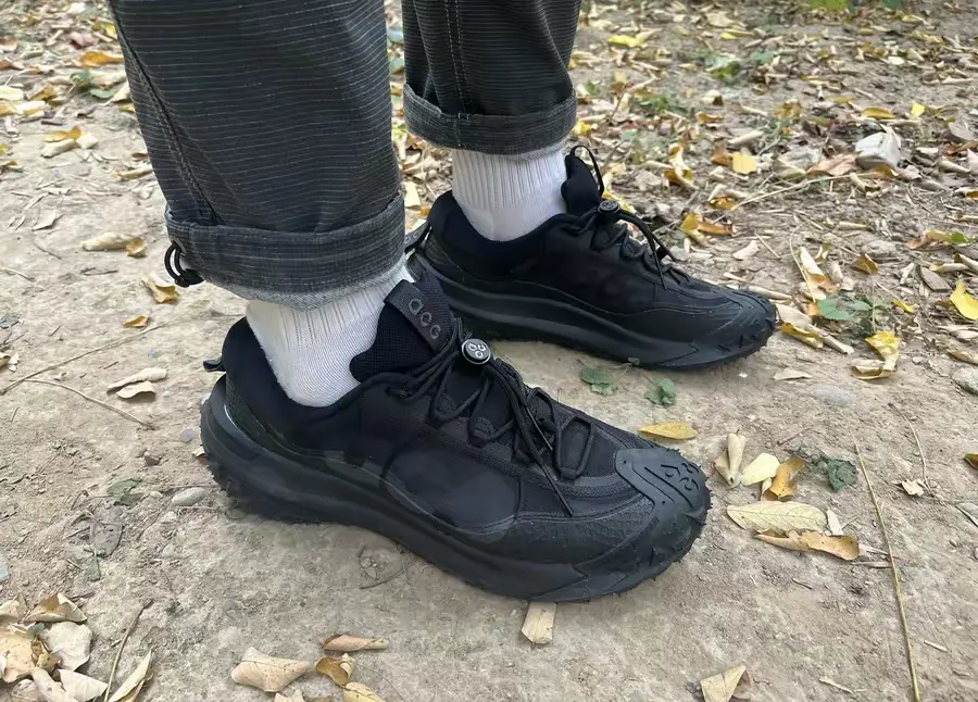 Giay Nike ACG Mountain Fly 2 'Low Triple Black' DV7903-002