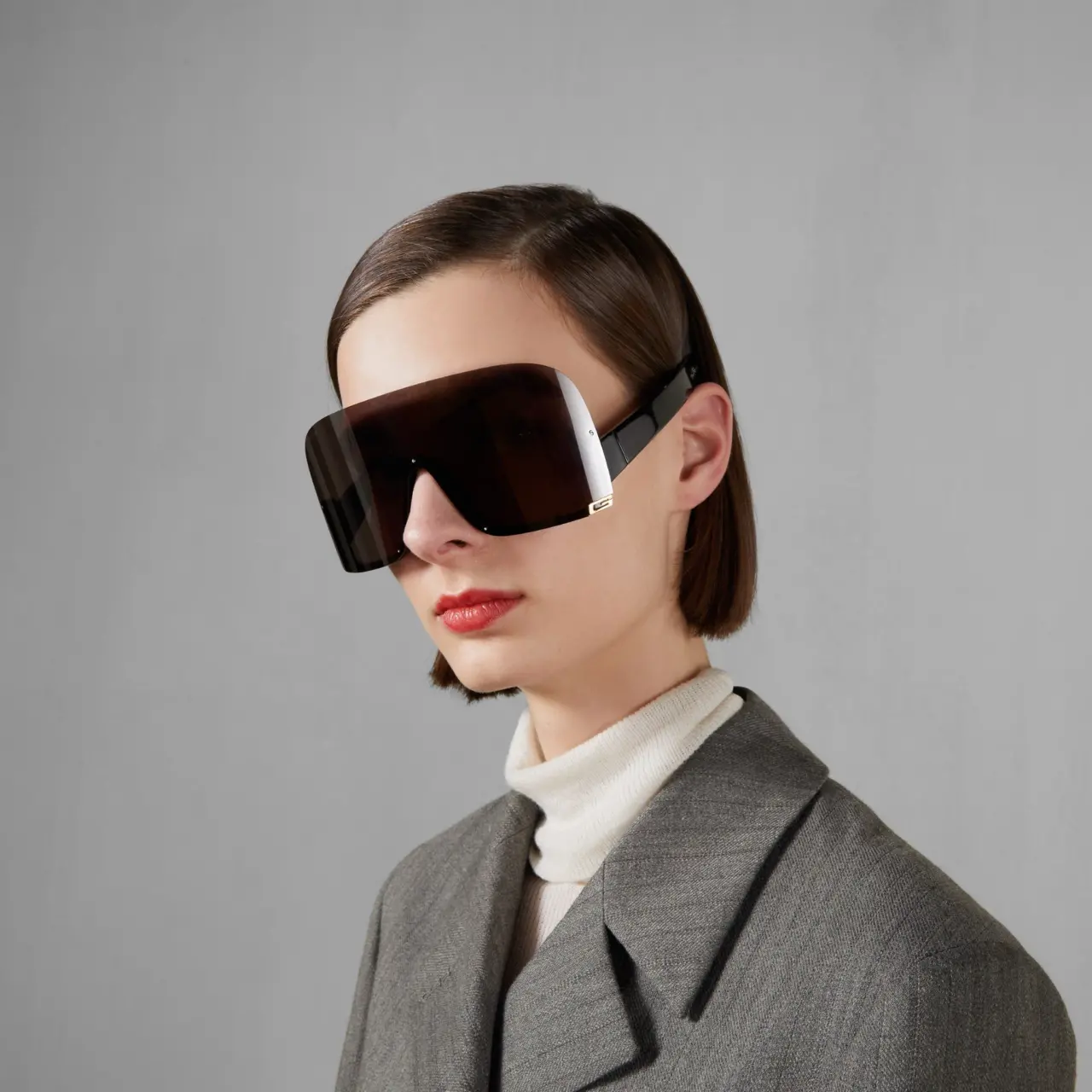 Kinh Gucci Mask Shaped Frame Sunglasses 'Shiny Black' 769794-J1691-1012