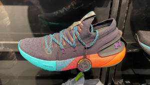 Giay Under Armour HOVR Phantom 3 'Black Month' 3026953-001