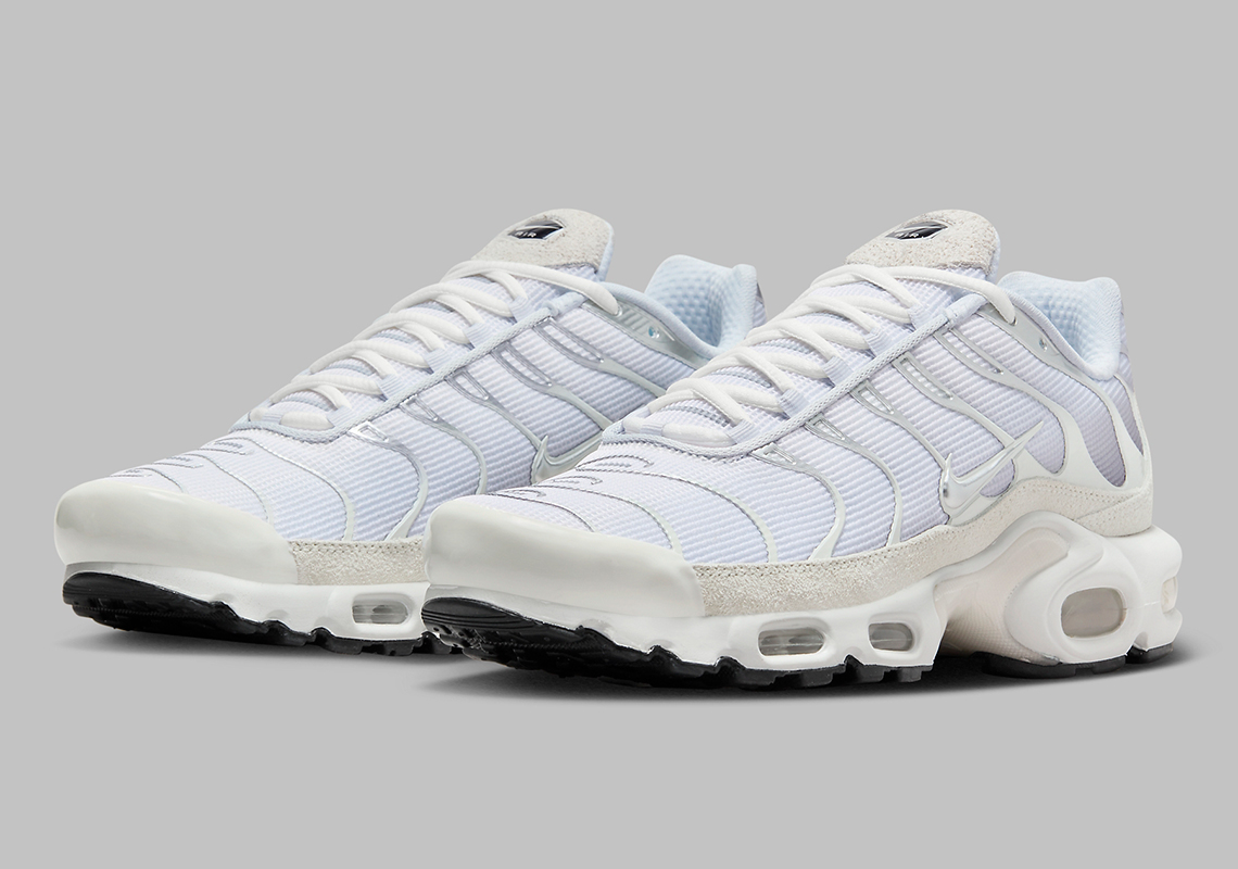 Giay Nike Air Max Plus 'Sail Pure Platinum Silver' FN7813-001