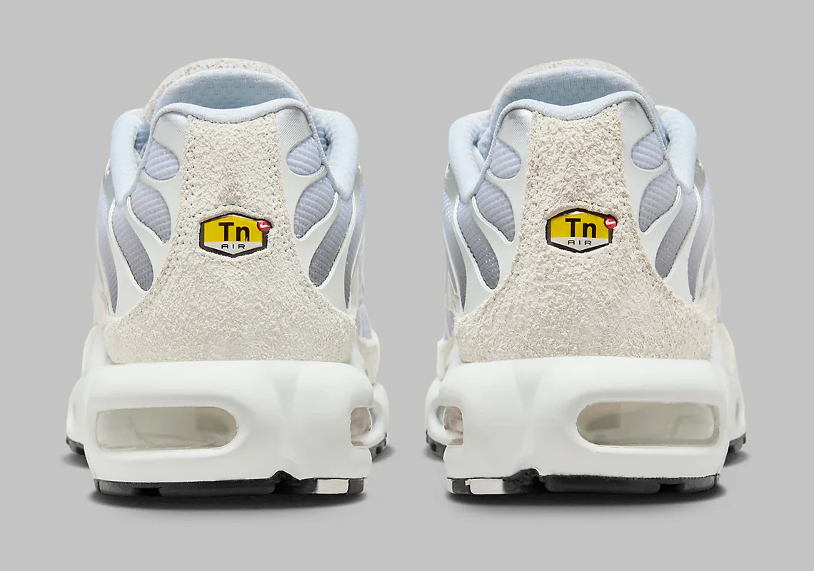 Giay Nike Air Max Plus 'Sail Pure Platinum Silver' FN7813-001