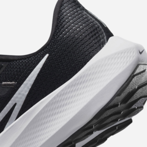 Giay Nike Pegasus 40 'Black White' DV3854-001