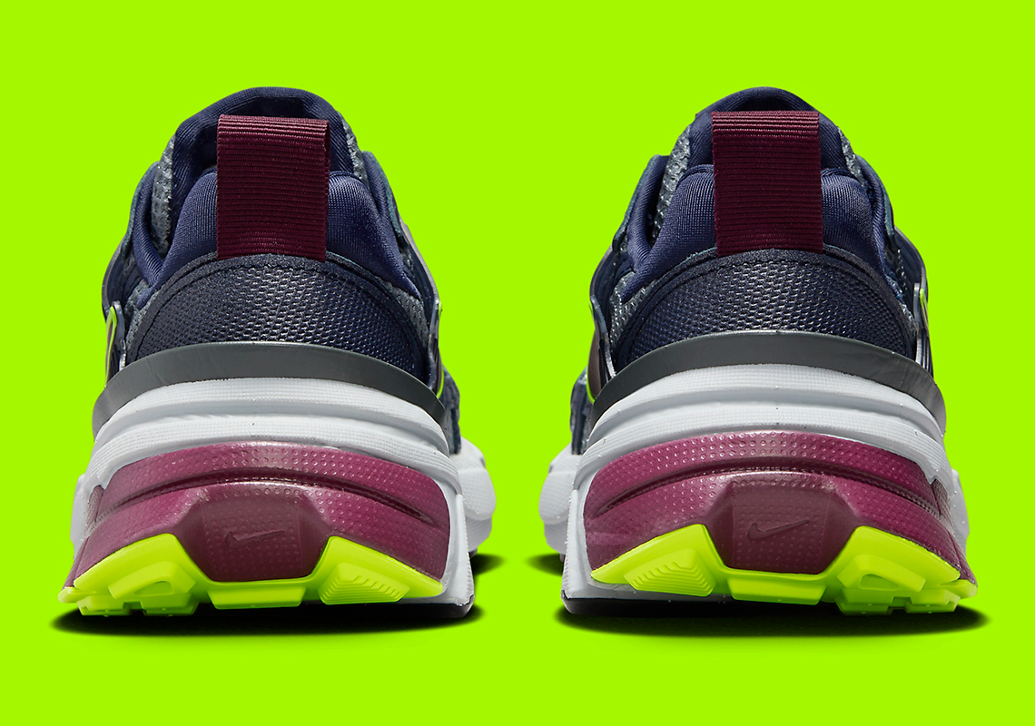 Giay Nike V2K Run 'Obsidian Burgundy' FV6602-400