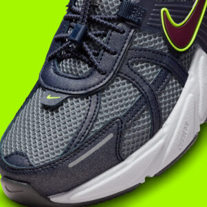 Giay Nike V2K Run 'Obsidian Burgundy' FV6602-400