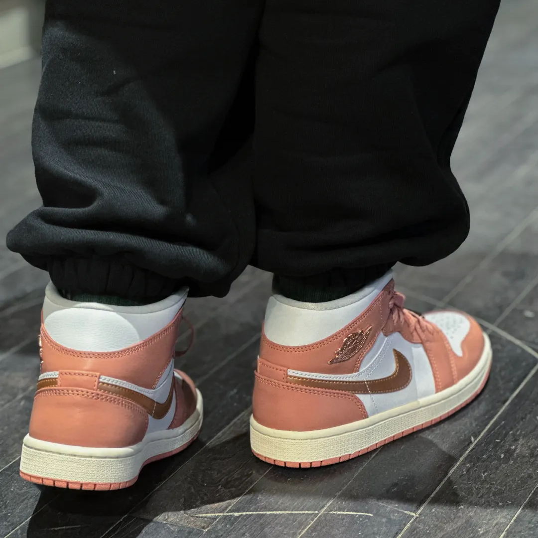 Giay Nike Air Jordan 1 Mid SE 'Red Stardust' FB9892-670