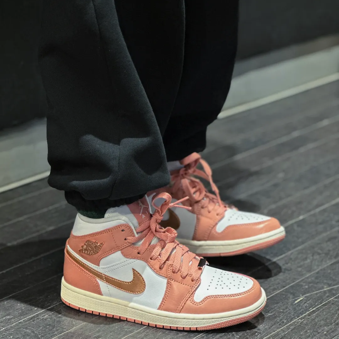 Giay Nike Air Jordan 1 Mid SE 'Red Stardust' FB9892-670