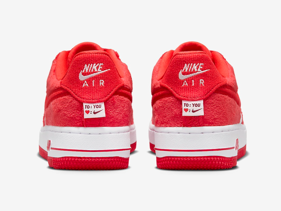 Giay Nike Air Force 1 Low GS 'Valentine's Day Fleece' FZ3552-612